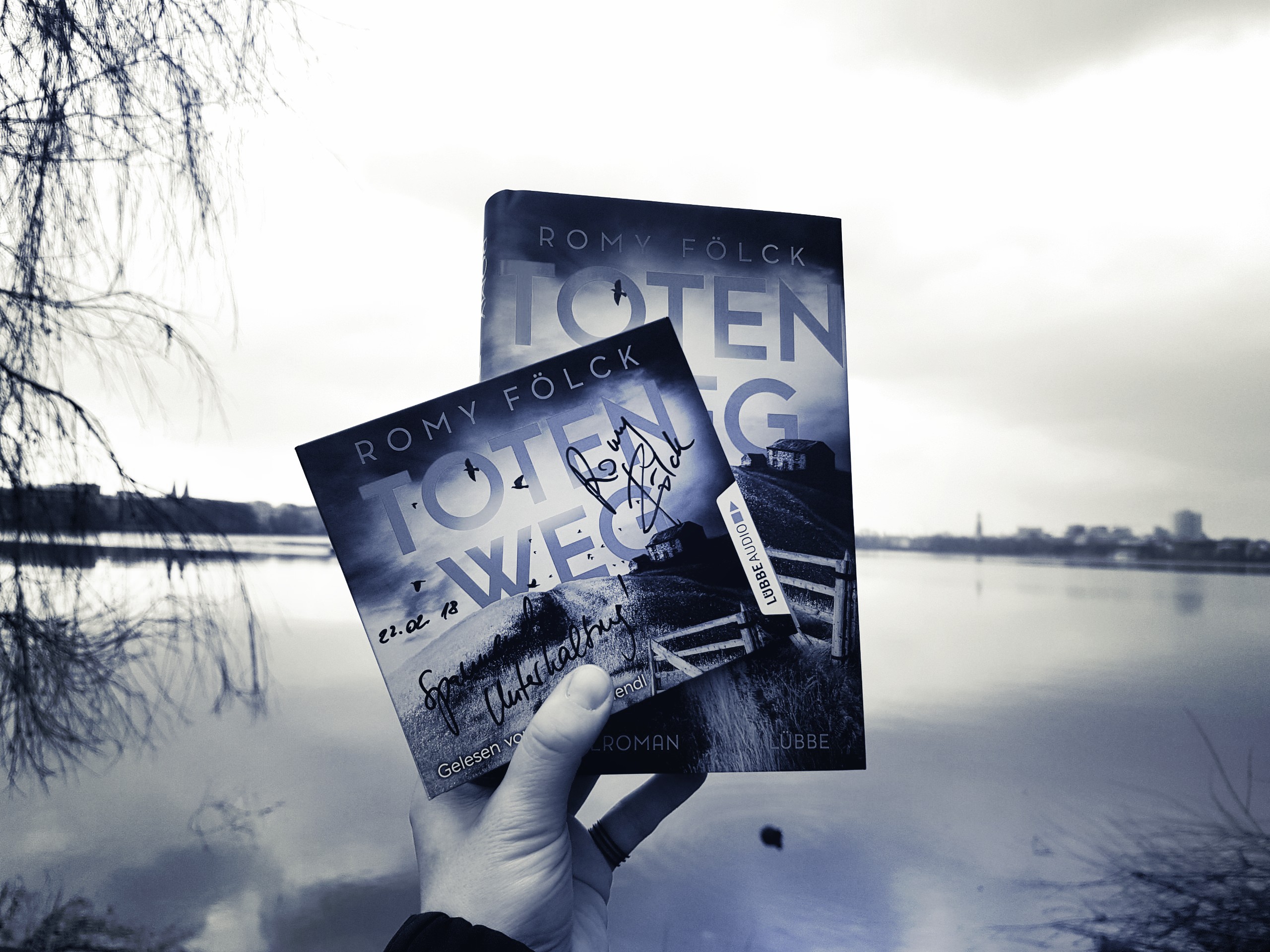 [Rezension] Romy Fölck – Totenweg // Autorenfrühstück